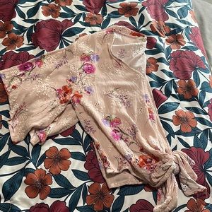 Love stitch knotted blouse